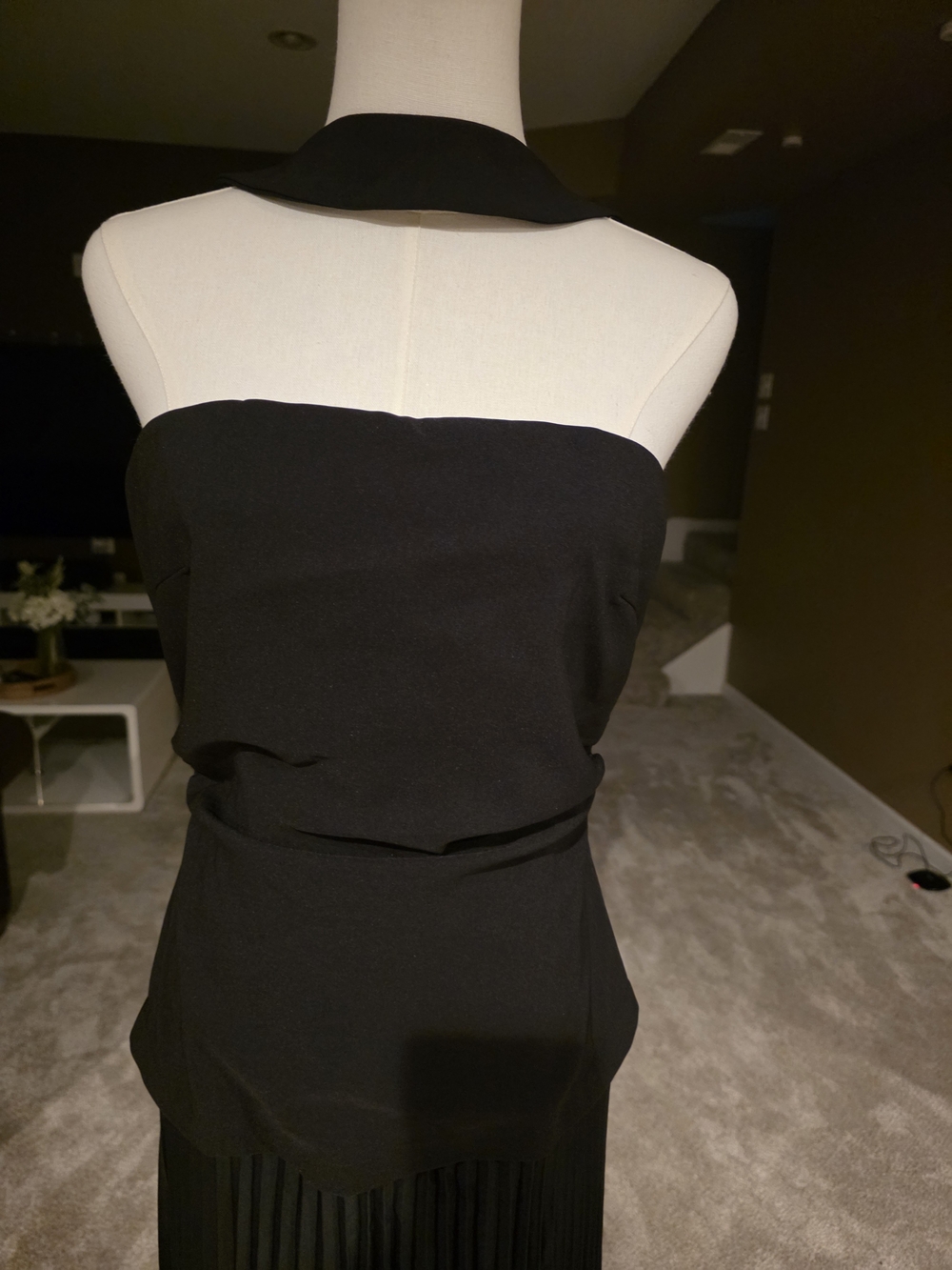 Choker Design Pleated Panel Dress - Picture 4 of 4